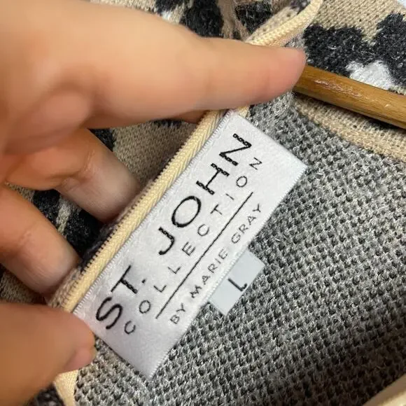 St. John Collection By Mary Gray Animal Print Turtleneck Top Size L - Picture 8 of 10